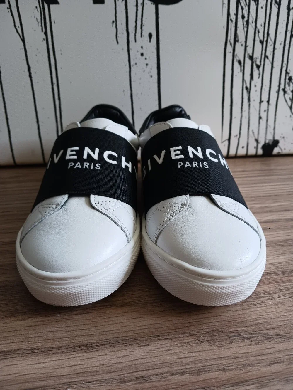 Givenchy Paris Urban Street Knot White/ Black Sneakers Size 31